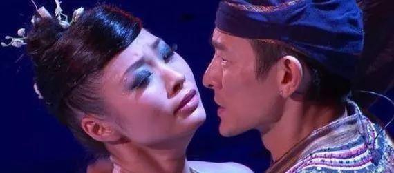 跟了刘德华16年，演唱会上获天王深情凝视，别人根本请不到她