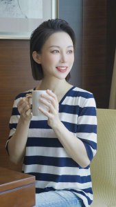 ​又整容了？潘晓婷晒精致自拍却引热议，40岁仍单身，择偶标准很高