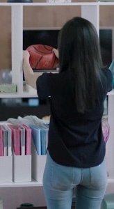 ​张天爱牛仔裤剧照，就问你这身材你拿什么顶啊