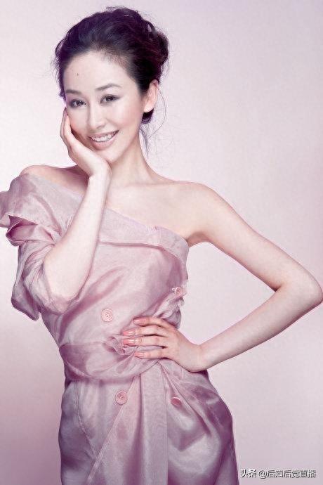 被观众和媒体誉为“谍战剧之花”周扬 高挑雅致 精彩照片欣赏