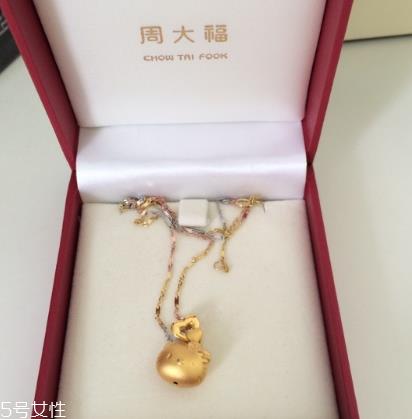 彩金项链可以带着洗澡吗 最好取下来