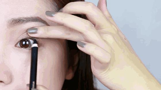 眼线怎么画 眼线的画法步骤图