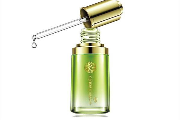 精华液在什么时候涂 精华液在哪个步骤用比较好