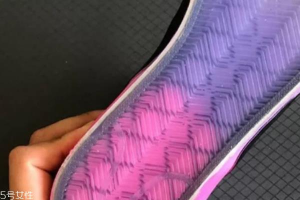 off white联名nike blazer mid彩虹版在哪买_多少钱