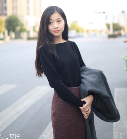 毛衣和针织衫哪个暖和？毛衣要更适合寒冬