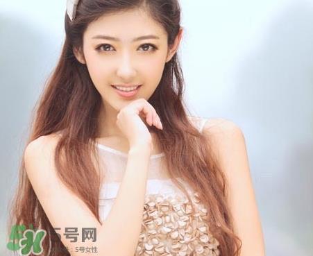 胸前长痘痘是什么原因?胸前长痘痘是怎么回事?