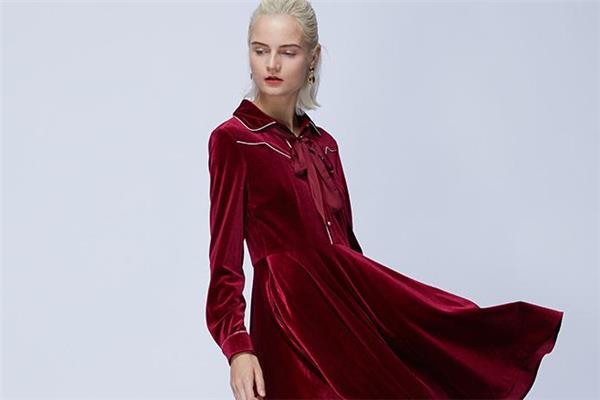 枣红色是什么颜色 枣红色衣服搭配技巧