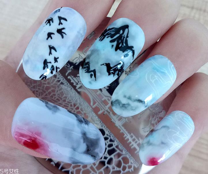 水墨山水美甲图片 素雅兰花美甲图案