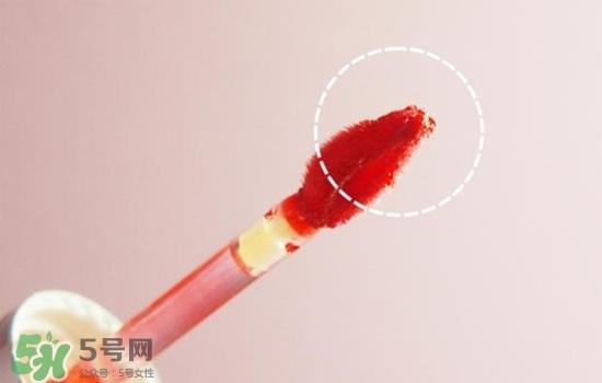 口红涂不匀怎么办_怎么把口红涂匀