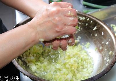 水饺怎么包饱满又多汁