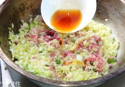 水饺怎么包饱满又多汁