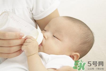 宝宝第一口辅食吃什么最好？宝宝第一口辅食怎么吃？