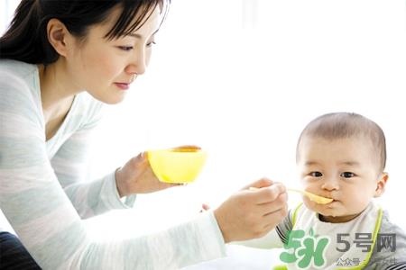宝宝第一口辅食吃什么最好？宝宝第一口辅食怎么吃？