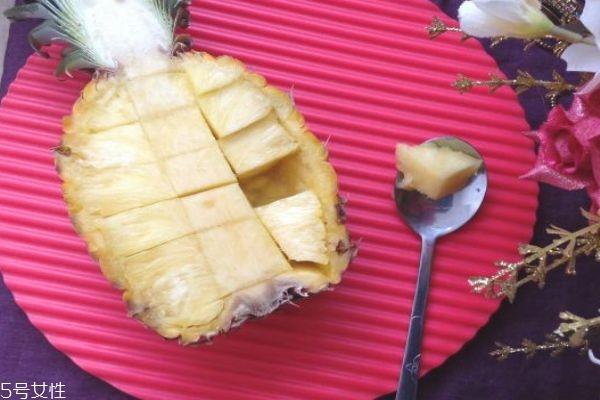 菠萝怎么切好看摆果盘 菠萝果盘切法