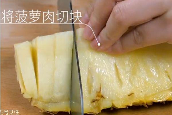 菠萝怎么切好看摆果盘 菠萝果盘切法