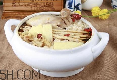鸽子汤用热水还是冷水 鸽子汤冷水下还是热水