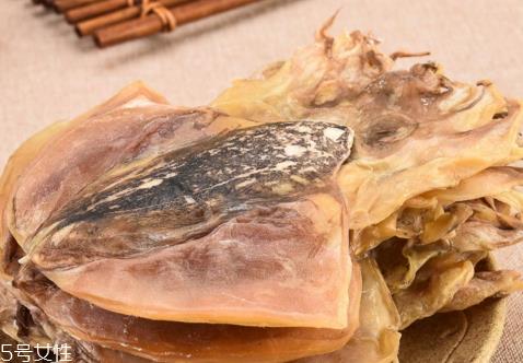 墨鱼干白色的能吃吗 墨鱼干外面白色的是什么