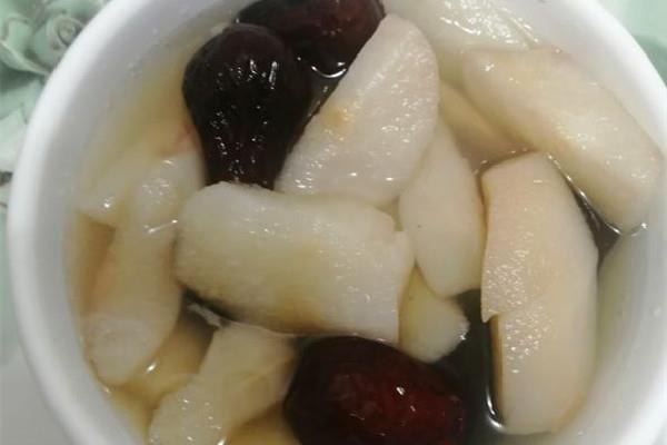 冰糖炖雪梨什么梨最好 冰糖炖雪梨可以用香梨吗