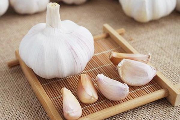 大蒜生吃好还是熟吃好 大蒜可以多吃吗
