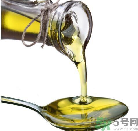橄榄油夏天要放冰箱吗？橄榄油可以放冰箱吗？