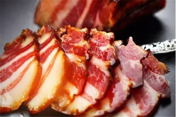 腊肉一斤要放多少盐腌制 腊肉腌制盐的比例是多少