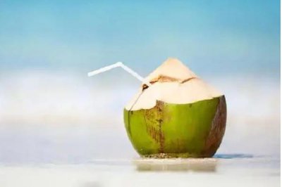 ​椰子水有点酸正常吗 椰子水为什么是酸的