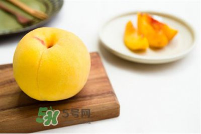 ​黄桃什么味道？黄桃是酸的还是甜的？