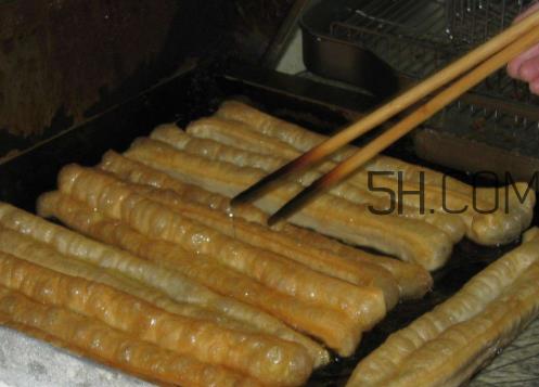 炸油条的油怎么变清 炸油条的油怎么处理