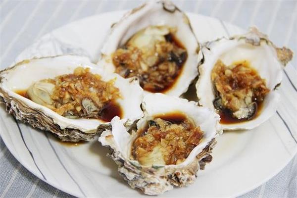 生蚝蒸完不开口能吃吗 看是否新鲜