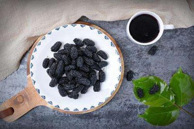 ​吃桑葚干吃多了会怎样 吃桑葚干会不会上火