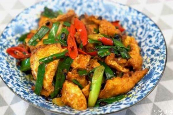 回锅蛋的家常做法 回锅蛋怎么做好吃
