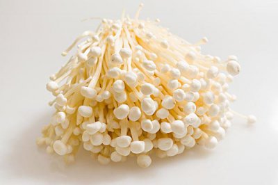 ​金针菇变黄了还能吃吗？金针菇放久了黄了可以吃吗？