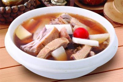 ​老鸭汤怎么做不腥 老鸭汤里面煮什么配菜
