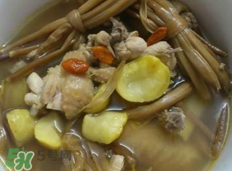 板栗煲鸡汤放什么材料_板栗煲鸡汤可以加什么