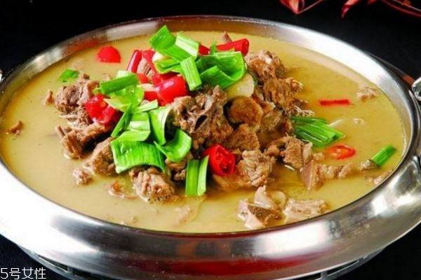 冬季吃羊肉火锅的营养价值好处和做法