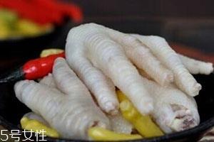 鸡爪为什么那么白 原因你知道多少