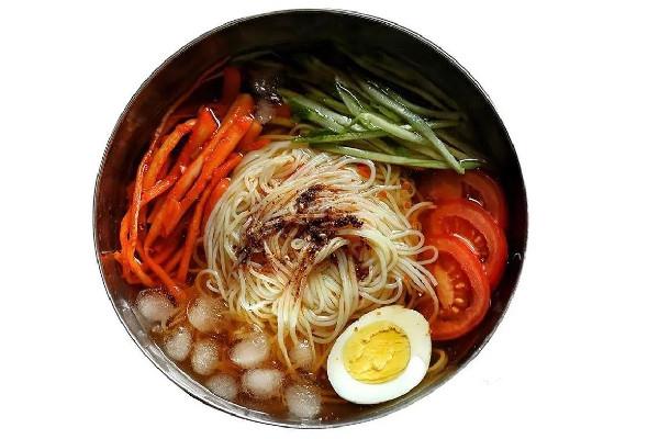 冷面要煮多久才能熟 冷面是冷水下锅还是热水下锅