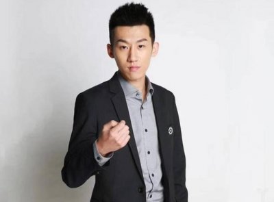 ​知名富二代丁伟：父母坐牢女友跑路，如今丁伟26岁活成这样