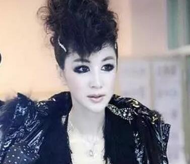 中国10大最美的球星女友，王永珀妻子白富美，郜林老婆亚洲小姐