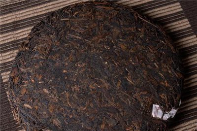 ​茶饼可以放多久 茶饼发霉了还可以喝吗