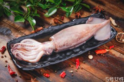 ​冷冻鱿鱼怎么处理 鱿鱼怎么去腥味
