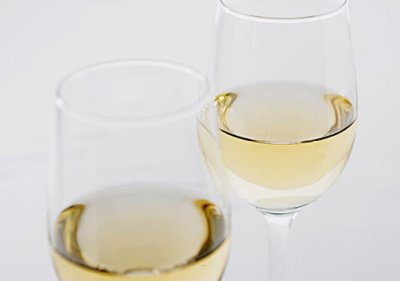 ​半干白葡萄酒是什么意思 半干白葡萄酒是甜的吗
