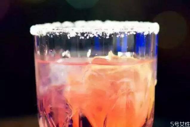 鸡尾酒盐边用什么盐 鸡尾酒沾盐边怎么弄