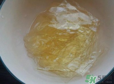 ​吉利丁片用冷水泡多久？吉利丁片做果冻的比例
