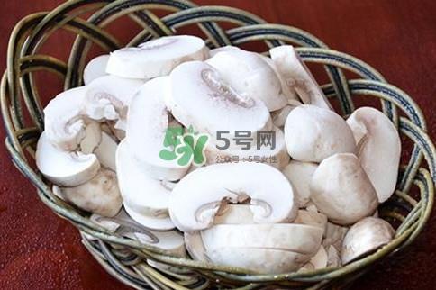 口蘑是发物吗？口蘑是白蘑菇吗