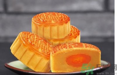​蛋黄月饼好吃吗？蛋黄月饼哪个牌子好吃？