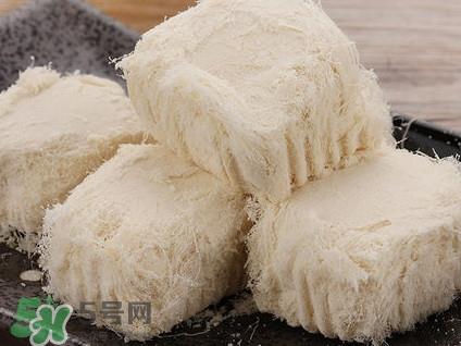 龙须糖是什么做的？龙须糖上面一层粉是什么粉