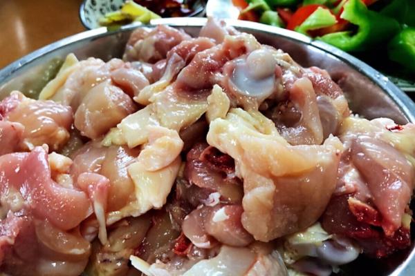 黄焖鸡要焖多久 看是什么鸡肉
