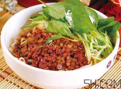 ​炸酱面用什么酱好？炸酱面可以用甜面酱吗？