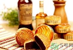 吃月饼可以喝啤酒吗？吃完月饼可以喝啤酒吗？